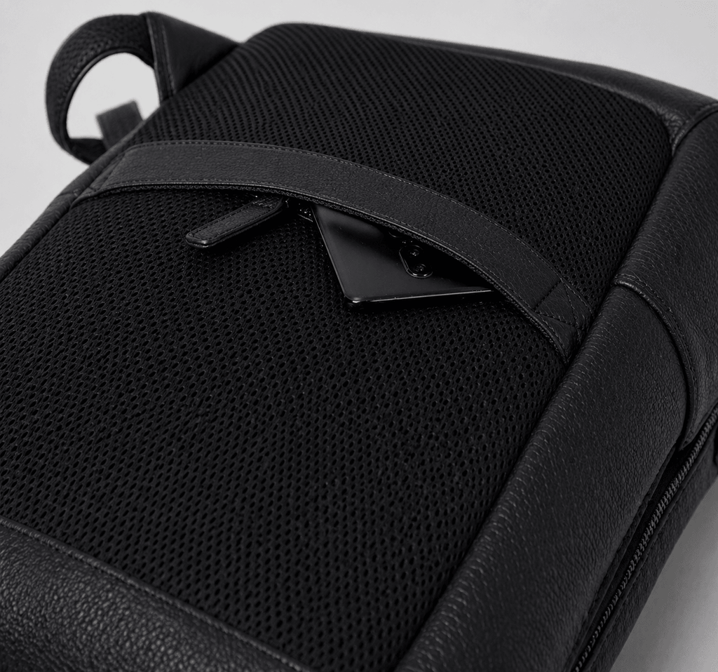 The Atlas Leather Backpack by VILL OKSE backpart