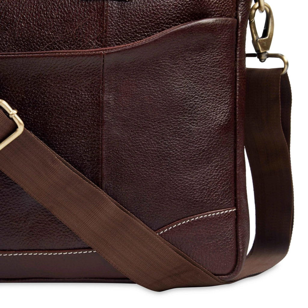 leather-laptop-bag-brown-close-up-front-pocket-stitching - VILL OKSE