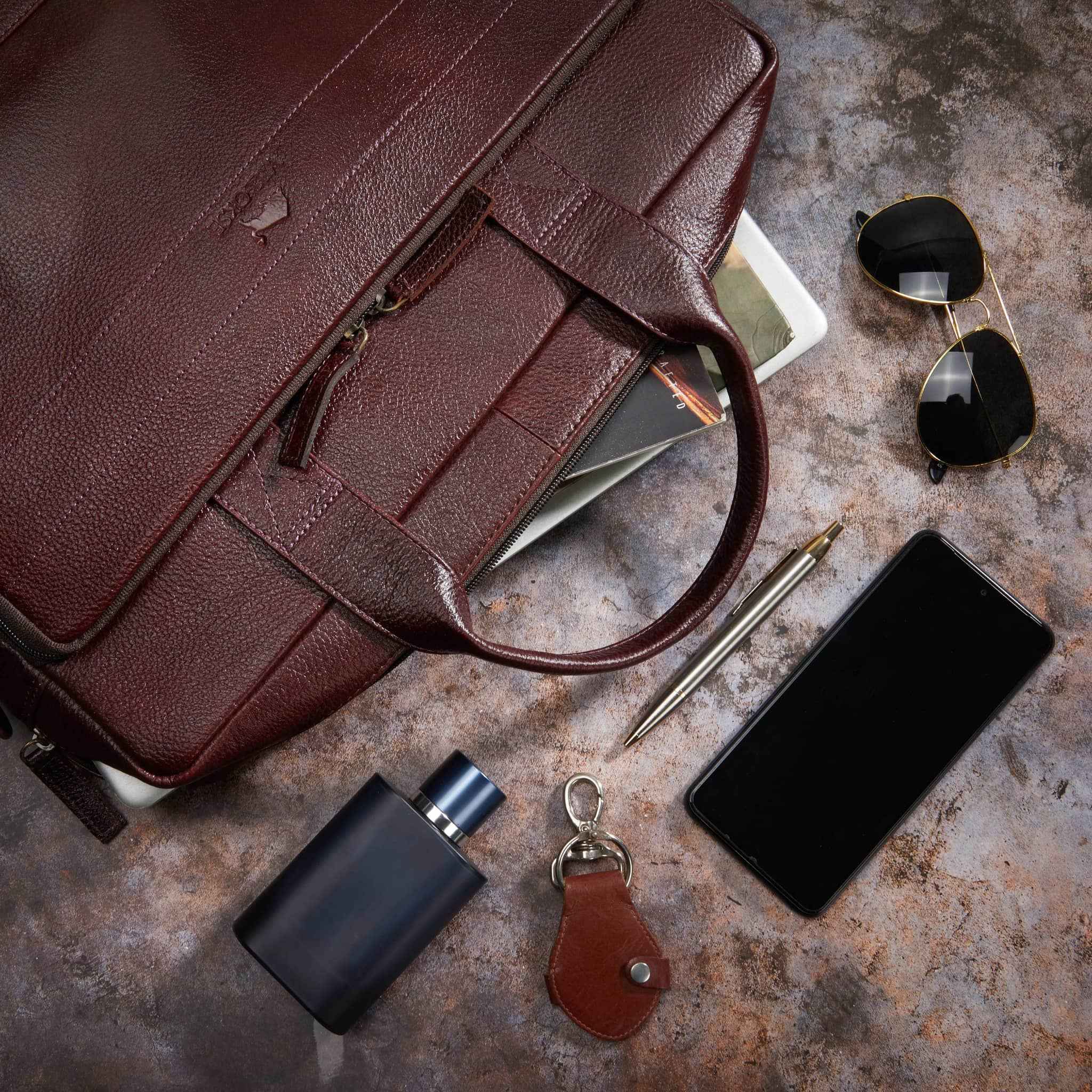 Why Leather Laptop Bags Still Lead the Category