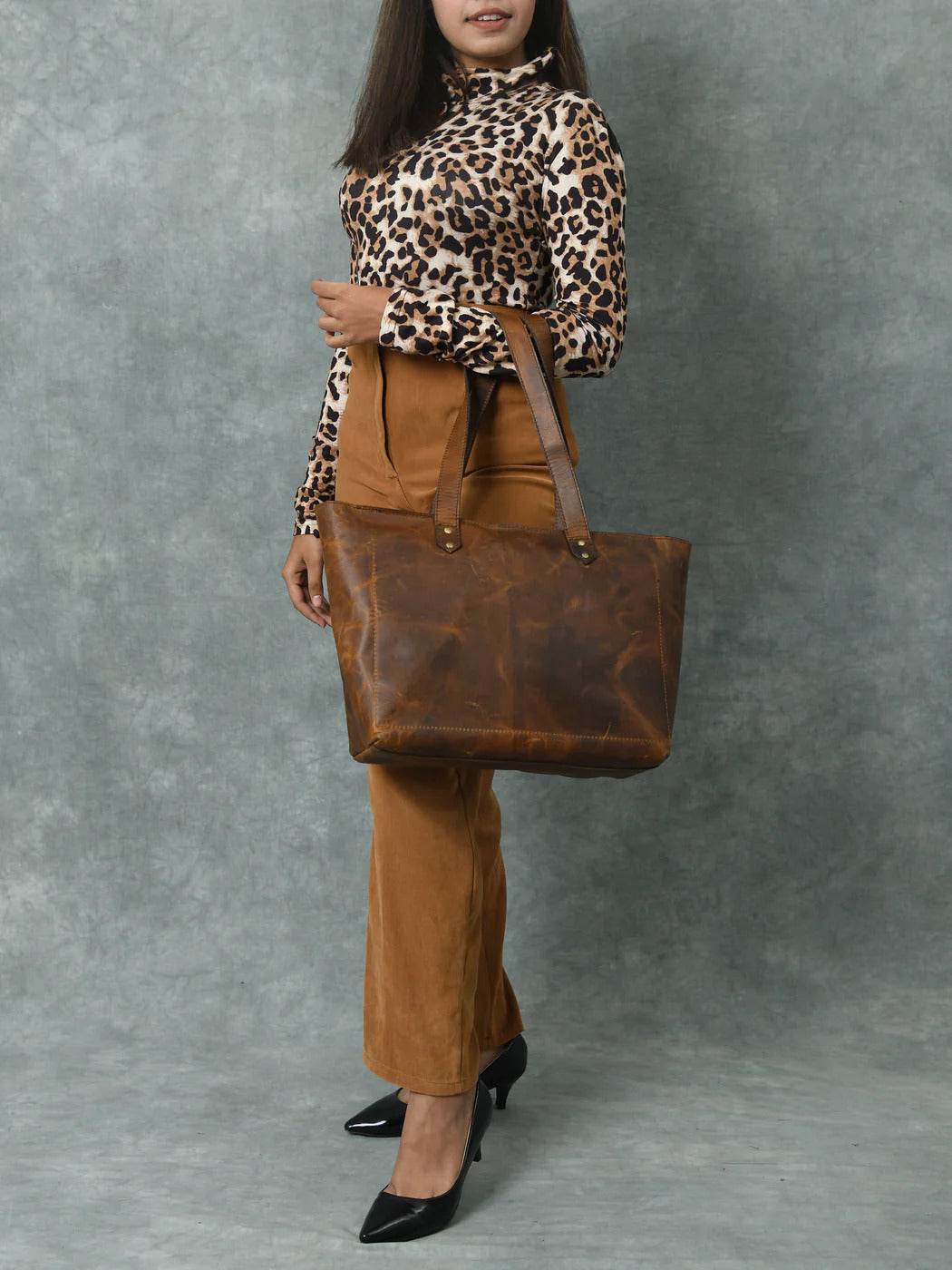 The Work - Genuine Leather Tote Bag - Oak Brown Hunter - VILL OKSE