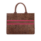 vll-osee-tote-bag-back-closeup-leather-strip-pink-accents - VILL OKSE